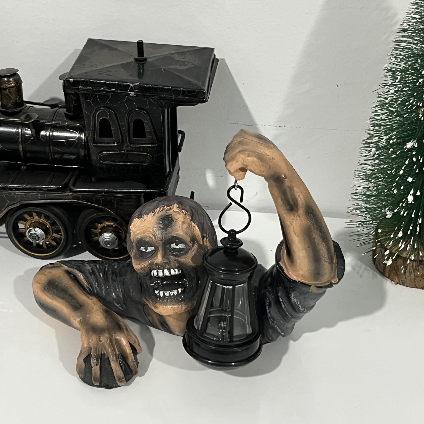 New Halloween Ghost Festival Zombie Lantern Resin Crafts Ornaments Garden Decoration Horror Sculpture